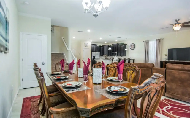 Home next to Disney CG1406