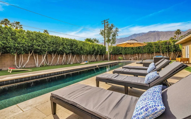 Mid-Century Elegance & Fun in Tahquitz River Estates