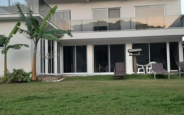 Casa com Piscina e Hidromassagem Montoski