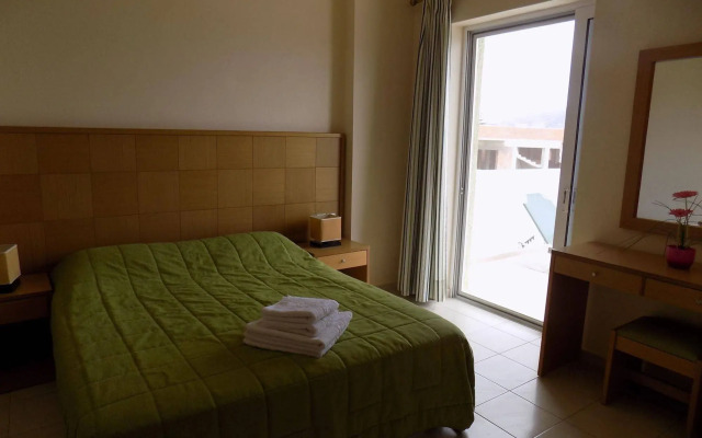 Manolis Apartments