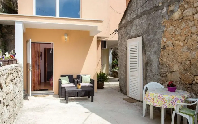 Studio Maro - Studio Apartment With Terrace