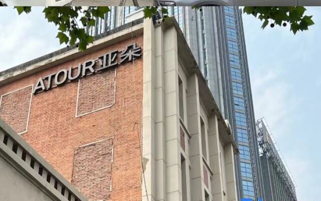 Tianjin Five Avenue Xiaobalou subway station Light House Hotel