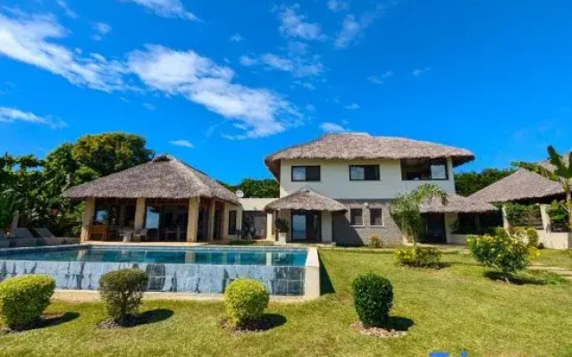 Oceanfront Luxury Villa with Private Pool