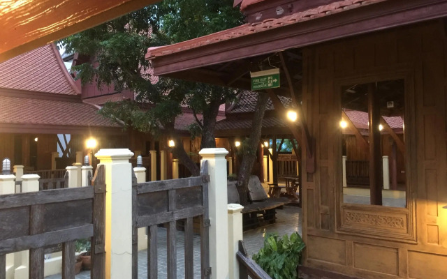 Luang Chumni Village