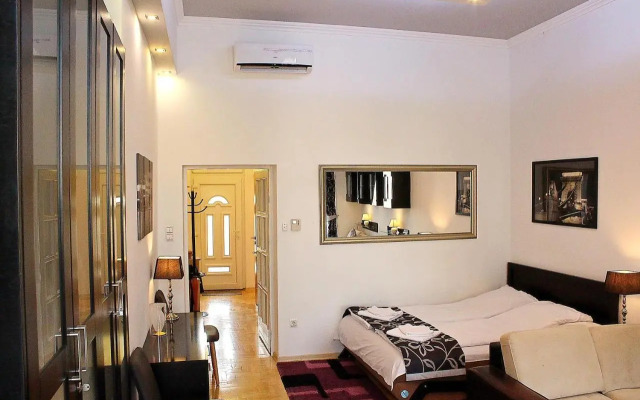 Budapest Center Apartments-Tomy