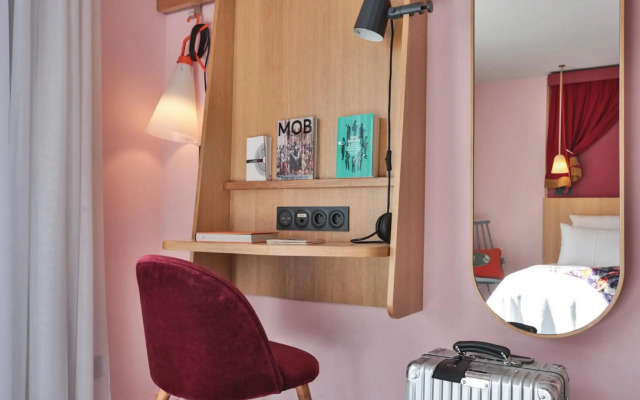 Mob Hotel Paris les Puces