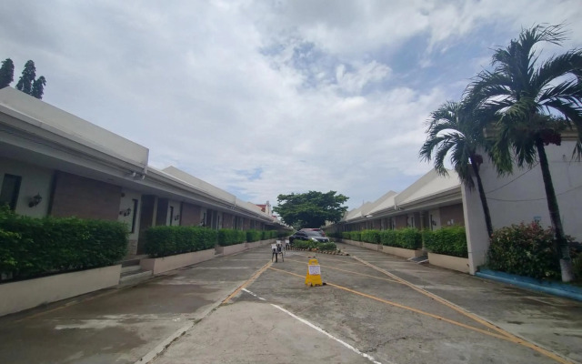 S&M Hotel