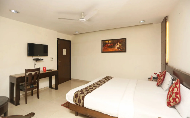 OYO 1824 Hotel Grand Peepal