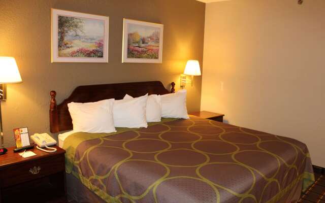 Super 8 by Wyndham Valparaiso