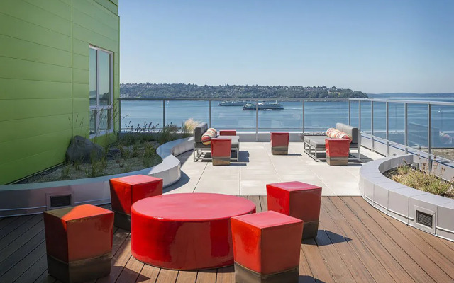 Waterfront Modern Studio Rooftop Views