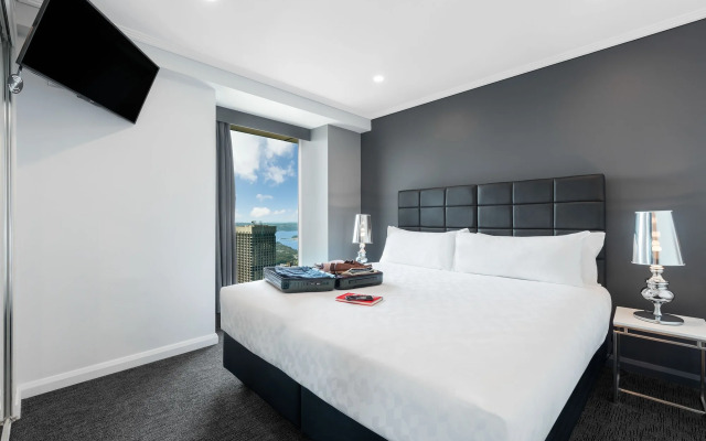 Meriton Suites World Tower