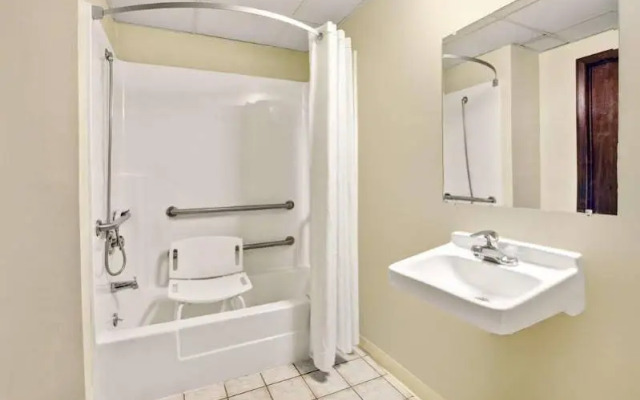 Super 8 by Wyndham Newark DE