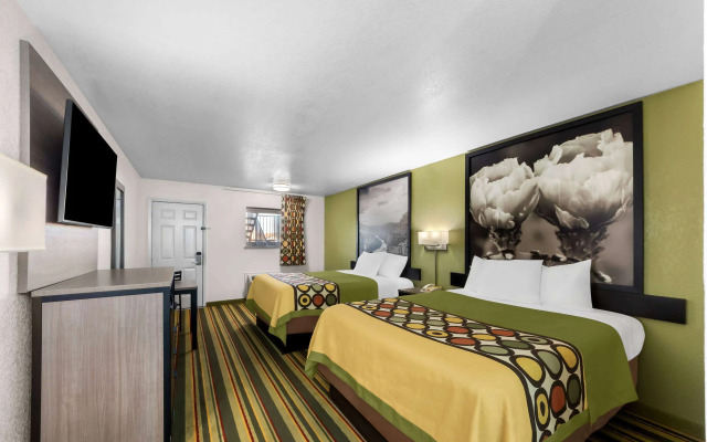 Super 8 by Wyndham Pleasanton