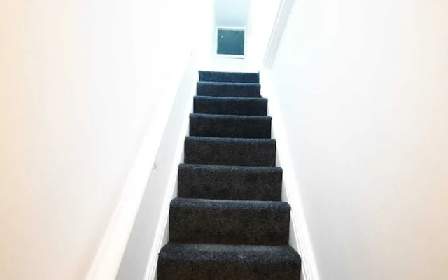 Charming 4-bed House in Manchester
