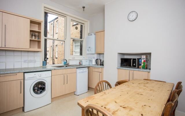 3 Bedroom Apartment by Battersea Park