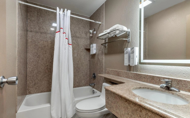 Red Roof Inn Suffolk