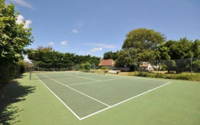 Sweet Small Barn With Tennis Court, Near Goodwood