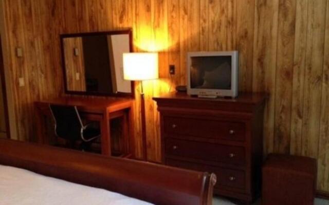 Evergreen Valley Inn