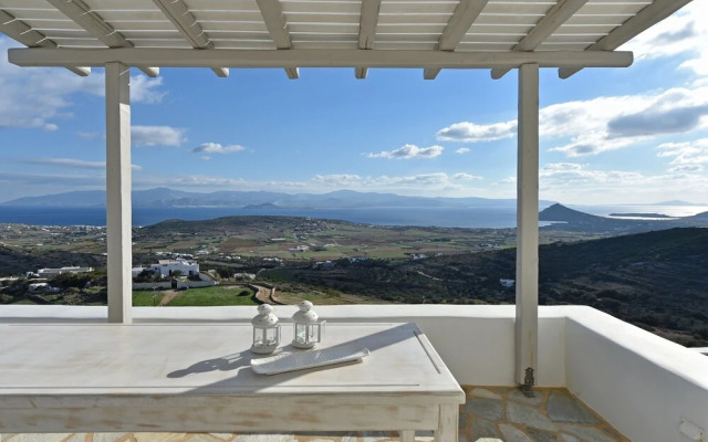 Exquisite villa for 10 with pool, helipad by VillaRentalsgr