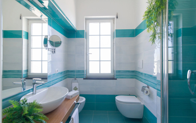 Aquamarine Relaxing Capri Suites