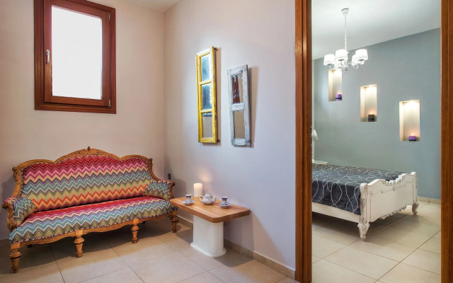 Modern 2-Bed House in the city centre Fira