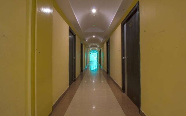 OYO 1903 Hotel Paras Inn