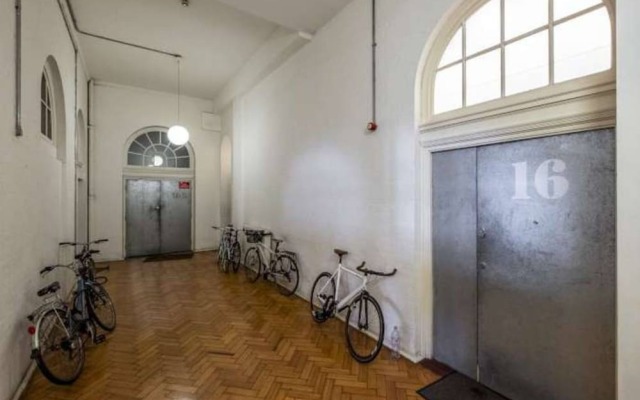 Stylish Loft-style Apartment Close to Overground