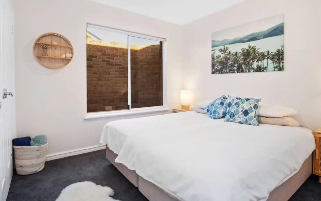 Idyllic Modern Scarborough Home Fireplace BBQ – Guest Rooms – Perth