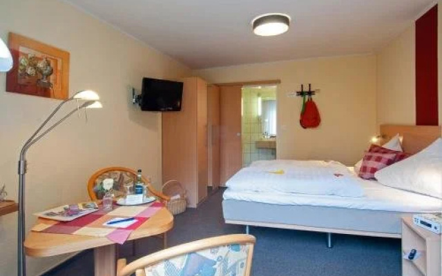 Caf  Pension Haus Hpen-Idyll
