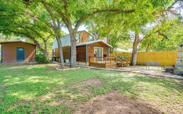 Pet-friendly Granbury Home w/ Yard, Near Downtown!