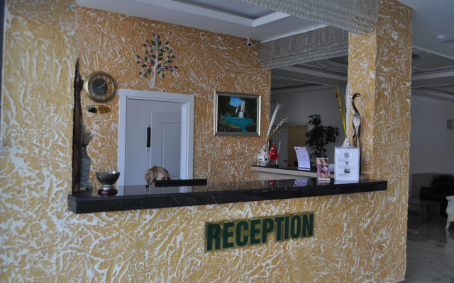 Green Life Hotel