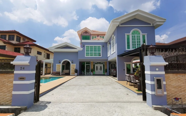 Mochi Pool Villa Co-Living
