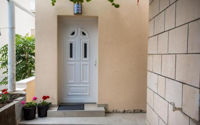 Serious Job Apartment