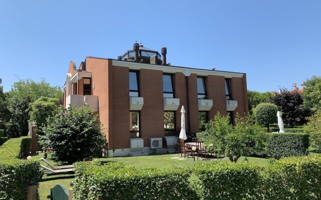 Villa Laguna Apartments