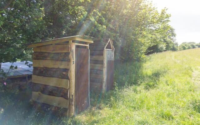 Wood Cabin & 4 Large Bell Tents - Hapus Hideaway