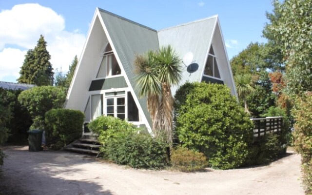 9 Chalet Cres