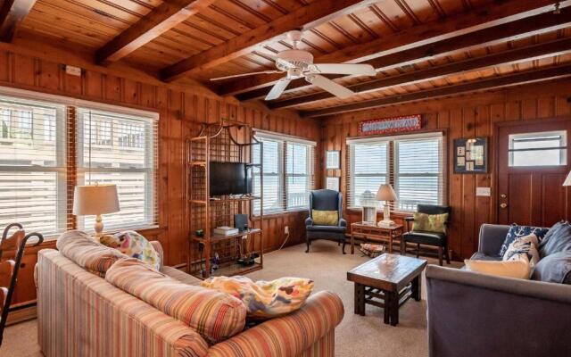 Lowe Tide by Oak Island Accommodations