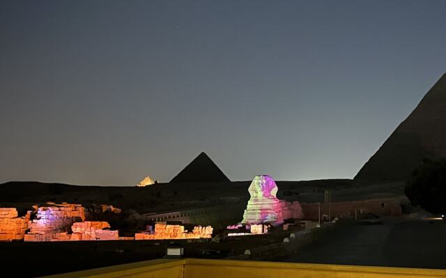 The Gate Hotel Front Pyramids & Sphinx View