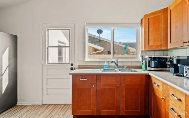 Cozy Family Retreat With Fireplace Spacious Yard