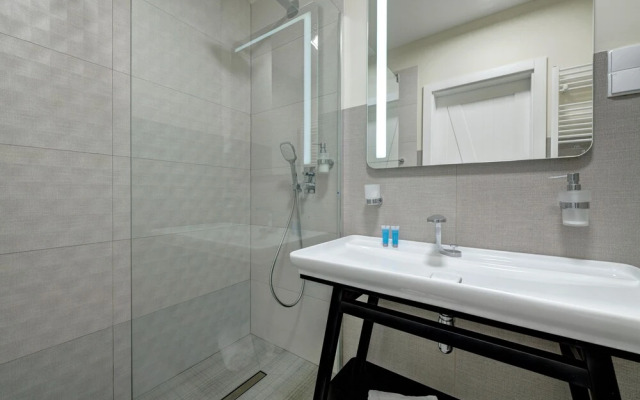 Live & Travel Apartments