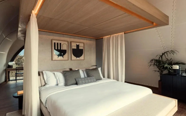 91 Athens Riviera, The Resort