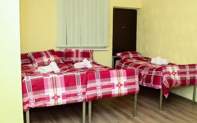 Bee Lucky Hostel and Tours