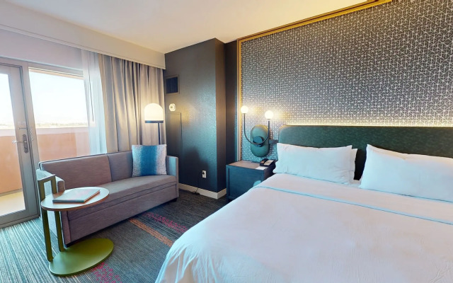 Renaissance® Phoenix Glendale Hotel & Conference Center