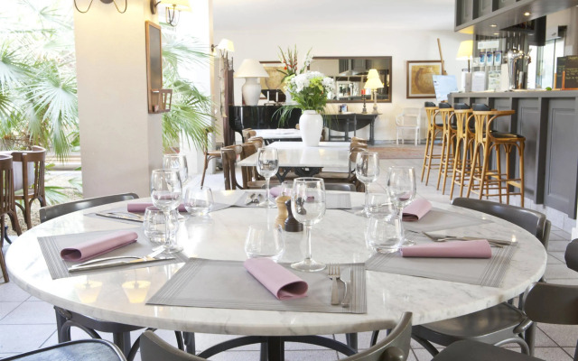 Golden Tulip Avignon Le Paradou