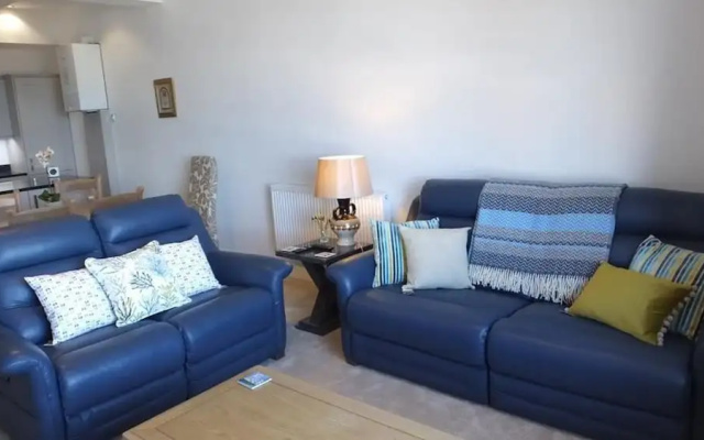 Newbridge House Apartment 2