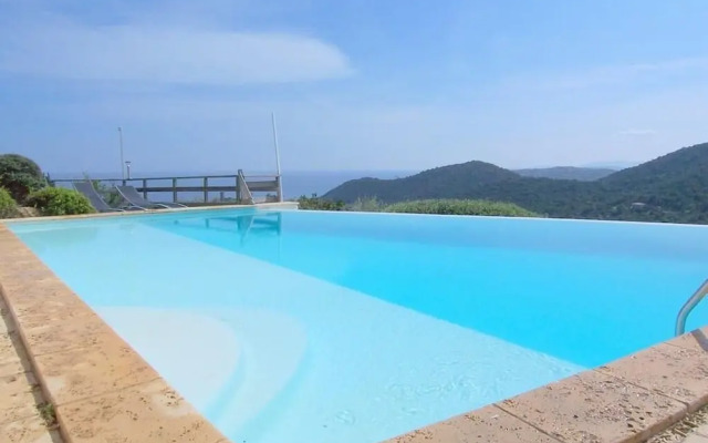 Carole F2-pool-sea View-3