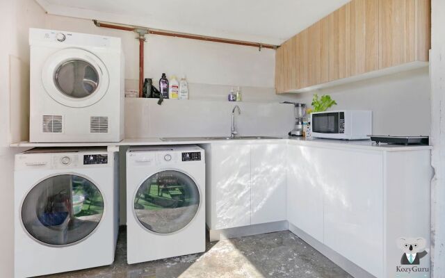 KOZYGURU kings cross SKY GARDEN studio CBD