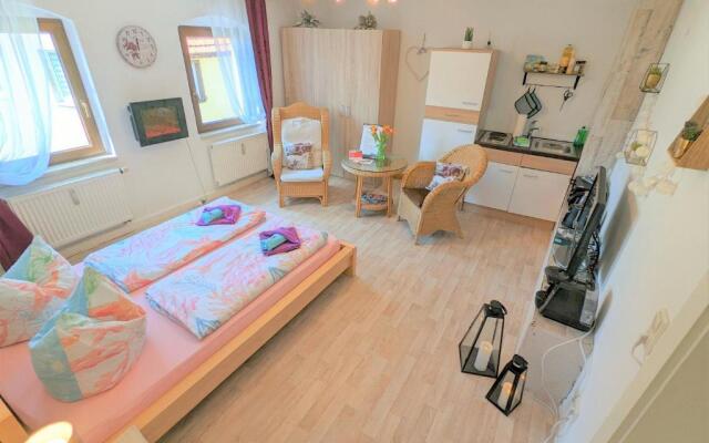 Flussblickwohnung mit Terrasse, Pool, Garten&Sauna - Zi2