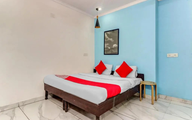 OYO Flagship 70237 Cozy Stay Deluxe