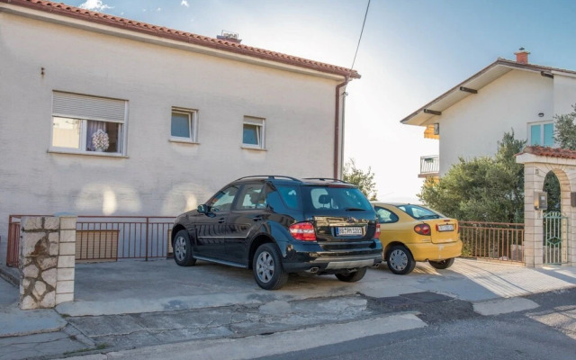 Spacious Novi Vinodolski Apartments With Terrace and Shared Pool